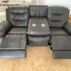 set de Sofa , color gris, uno con dos asientos reclinables y otro con 3 asientos 