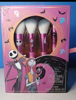 DISNEY’S THE NIGHTMARE BEFORE CHRISTMAS TIM BURTON'S 4 PIECE COSMETIC BRUSH SET