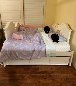 Bunkbed, full, and twin with mattress