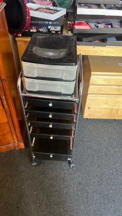 Rolling storage container