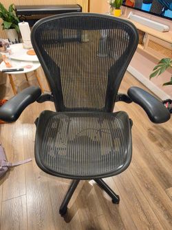 Herman Miller Aeron Chair - Size B