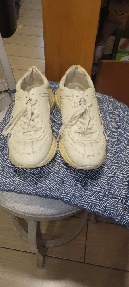 Gucci Low Cut Sneakers