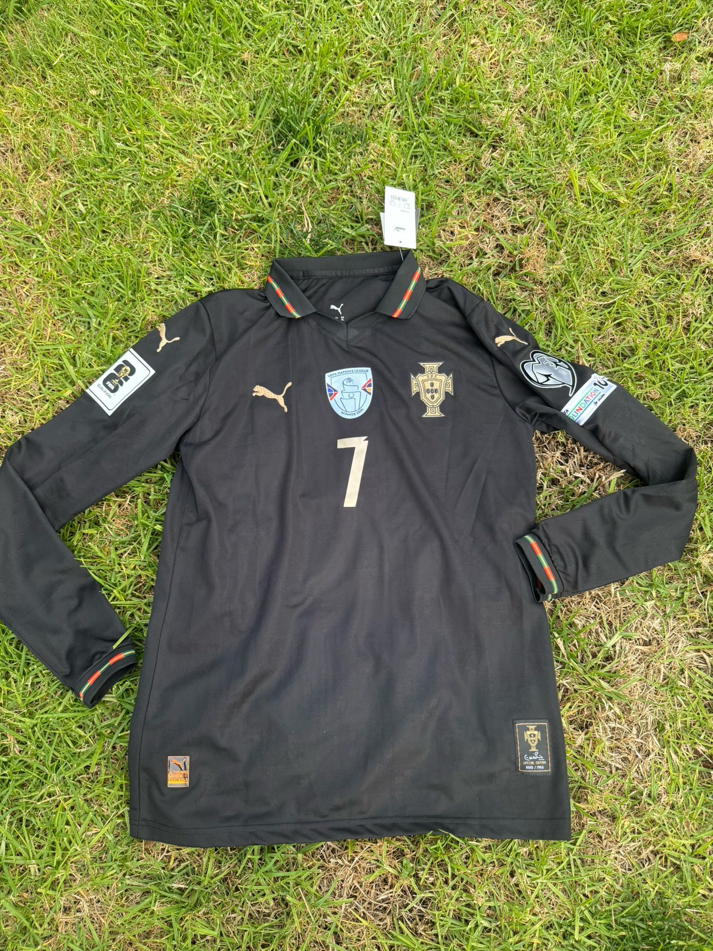 Portugal Cristiano Ronaldo 7 Pantera Negra Especial Edition Jersey Size (L Slim Fit)
