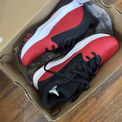 Boys Under Armour lockdown red sneakers size 5