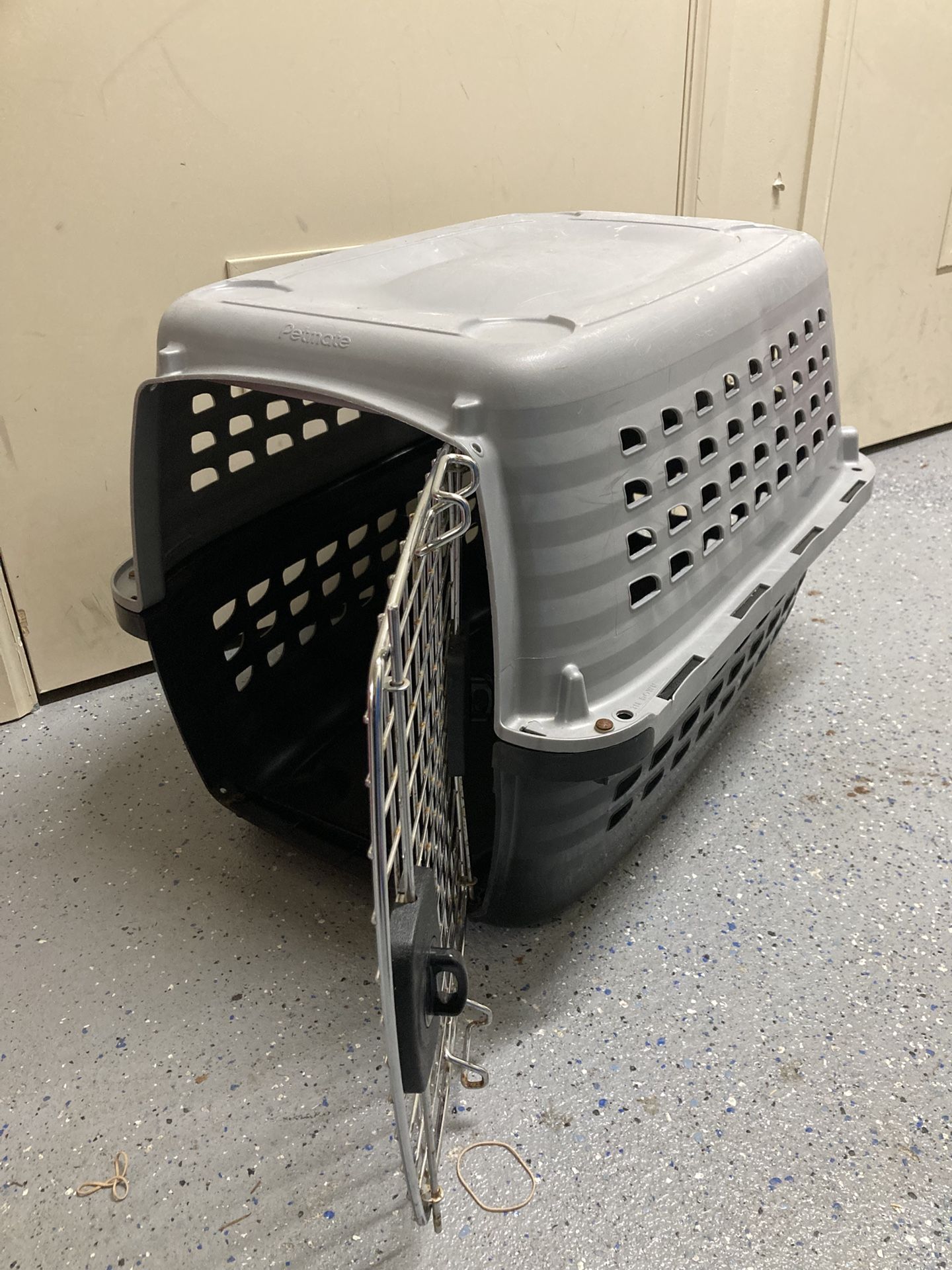 Petmate- Cage for animals (cats, dogs).