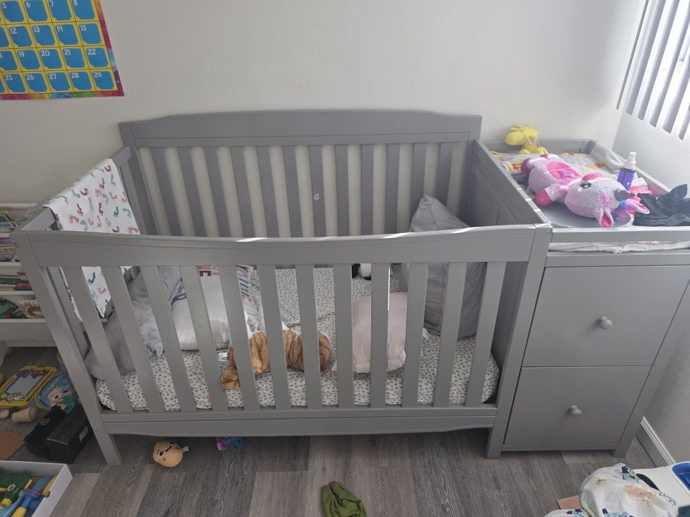 4 -in - 1 Baby Crib