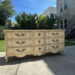 JL Metz 1970s Antique French White Provincial/Victorian Dresser Great Condition DELIVERY AVAILABLE