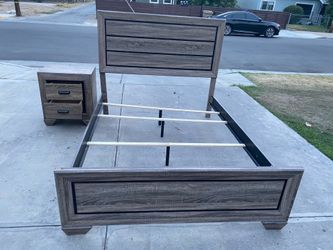 Cama y buro  queen $140