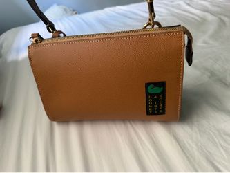 Elegant Dooney & Bourke Crossbody Bag