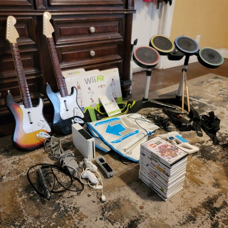 Nintendo Wii System With Alot Of Extras Read Description