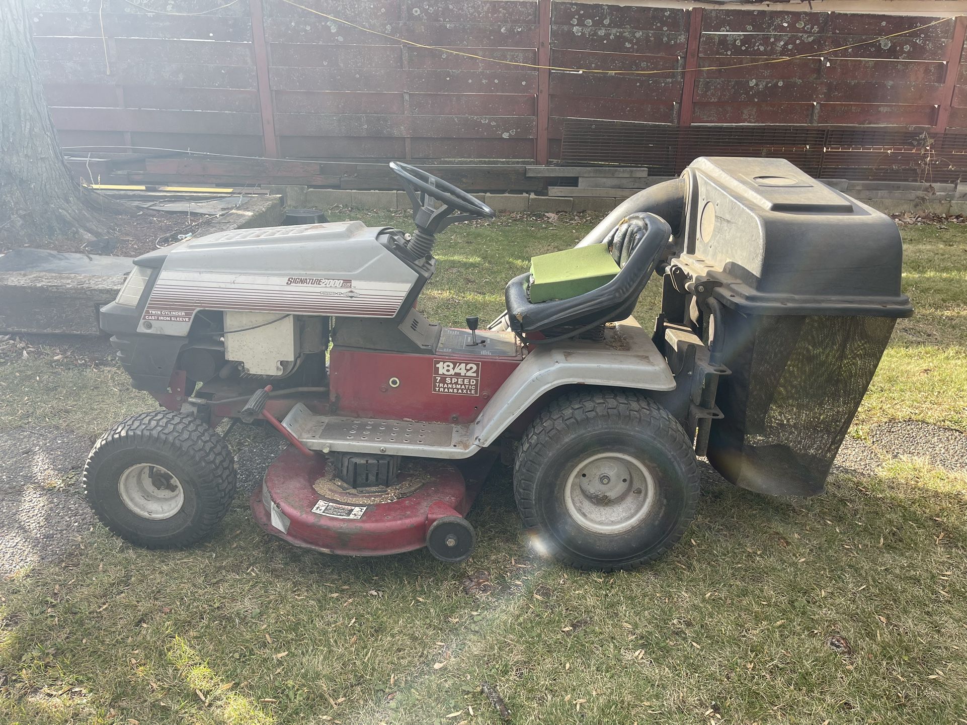 Riding Lawn Motor Tractor 