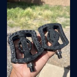 GT WING PEDALS 1/2