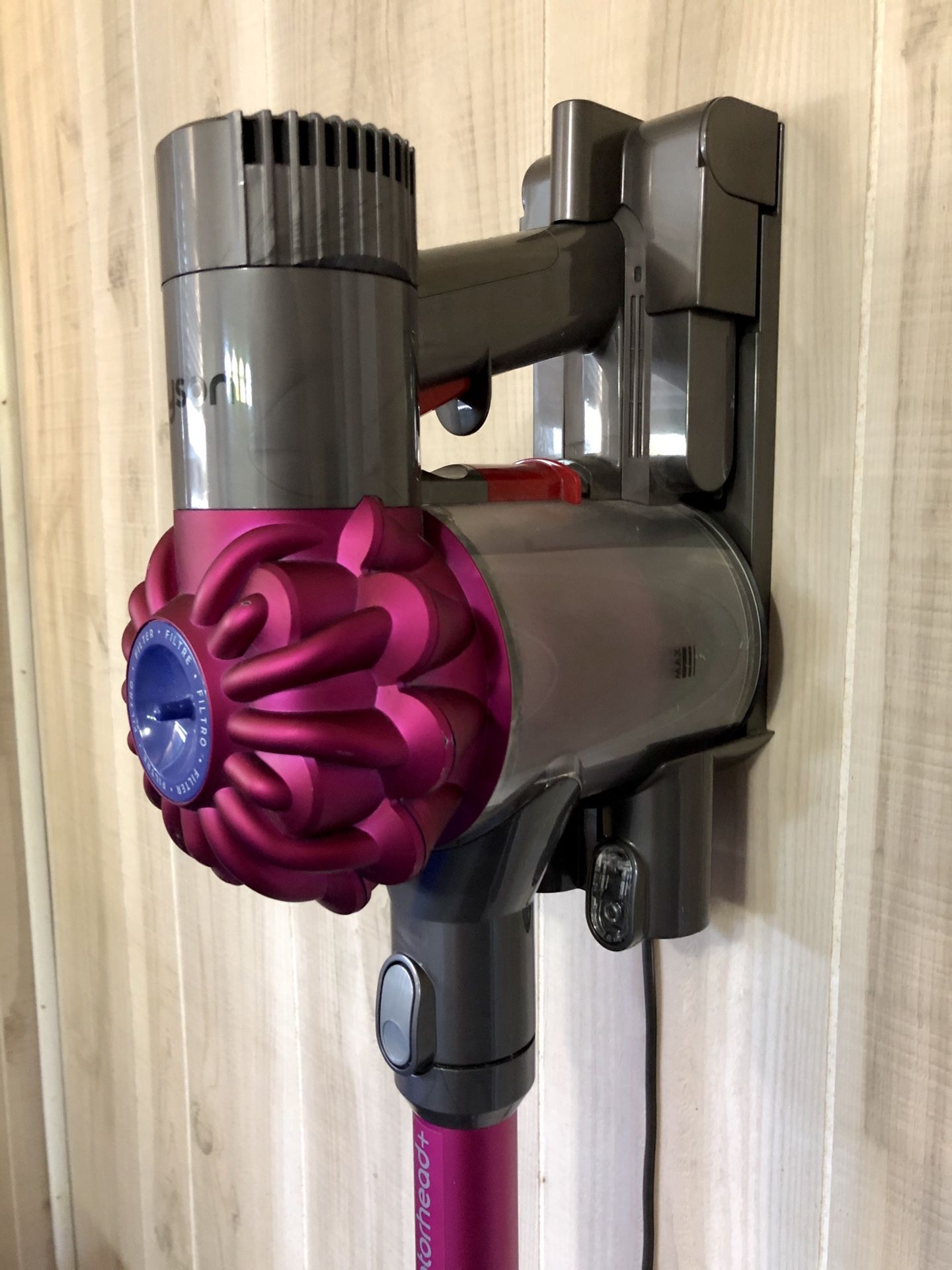 Dyson V6 Animal Vacuum w Accessories, Purple