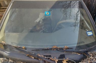 Front windshield for Toyota Camry yrs 97 to 2001 in amazing shape no imperfections at all.