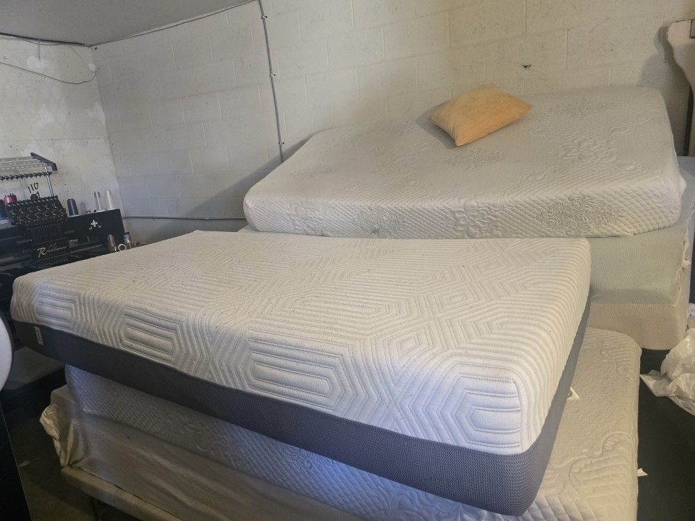 FREE 1 Or 2 Memory Foam Twin Mattresses