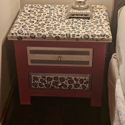 2 Nightstands