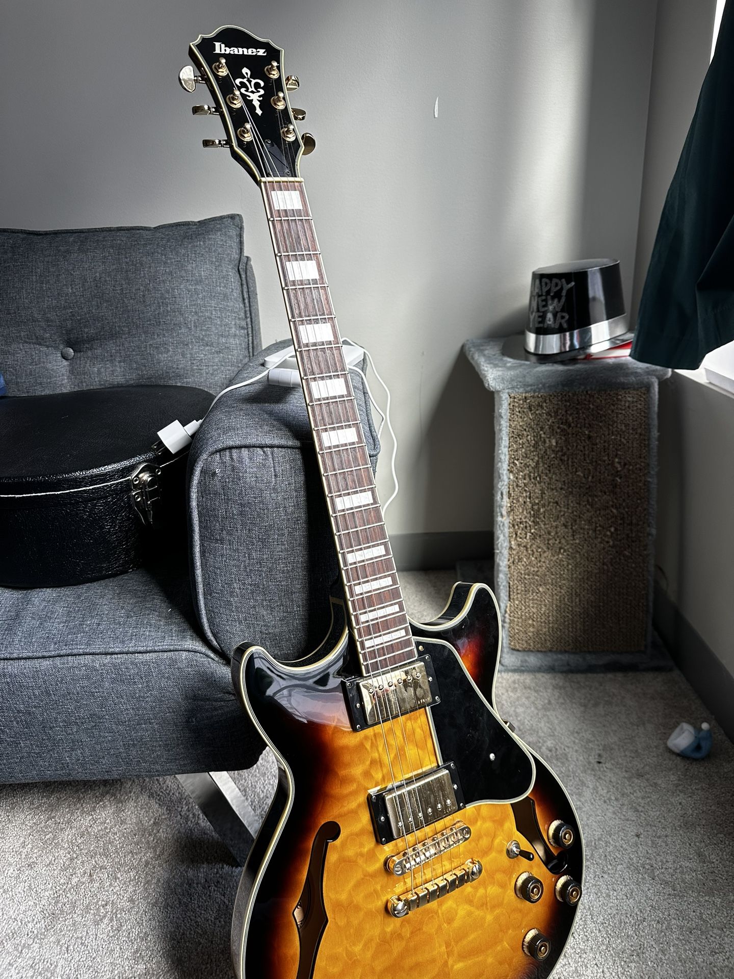 Ibanez AM93-AYS-12-02 W/ Hardshell Case