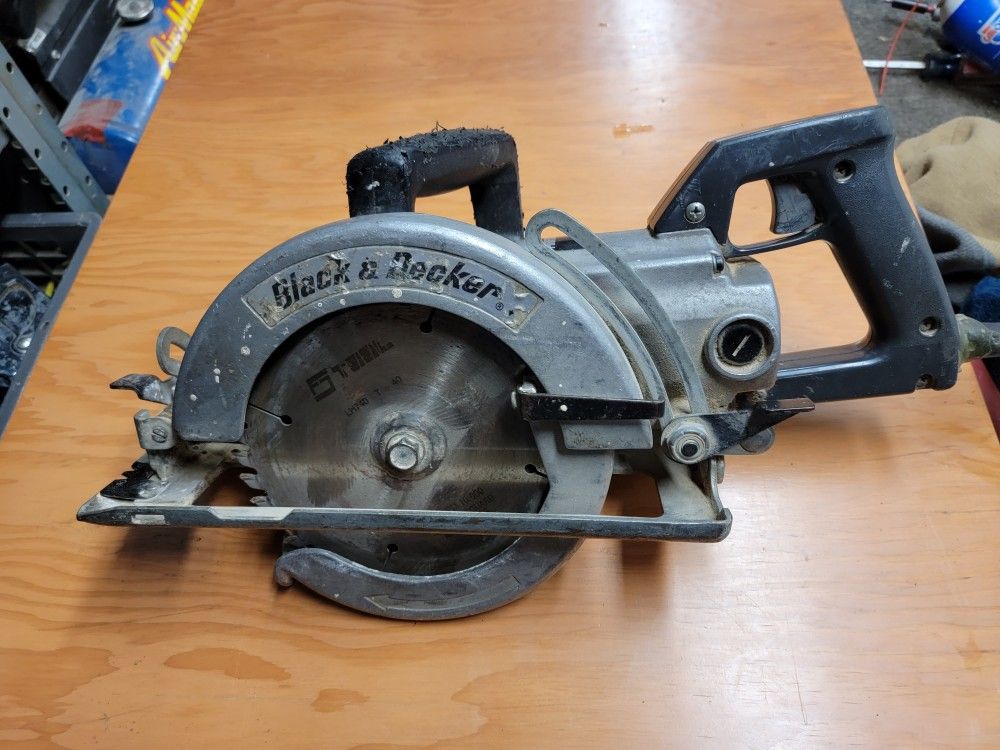 Black Decker Worm Drive Saw Model 3051 for Sale in La Mesa CA OfferUp