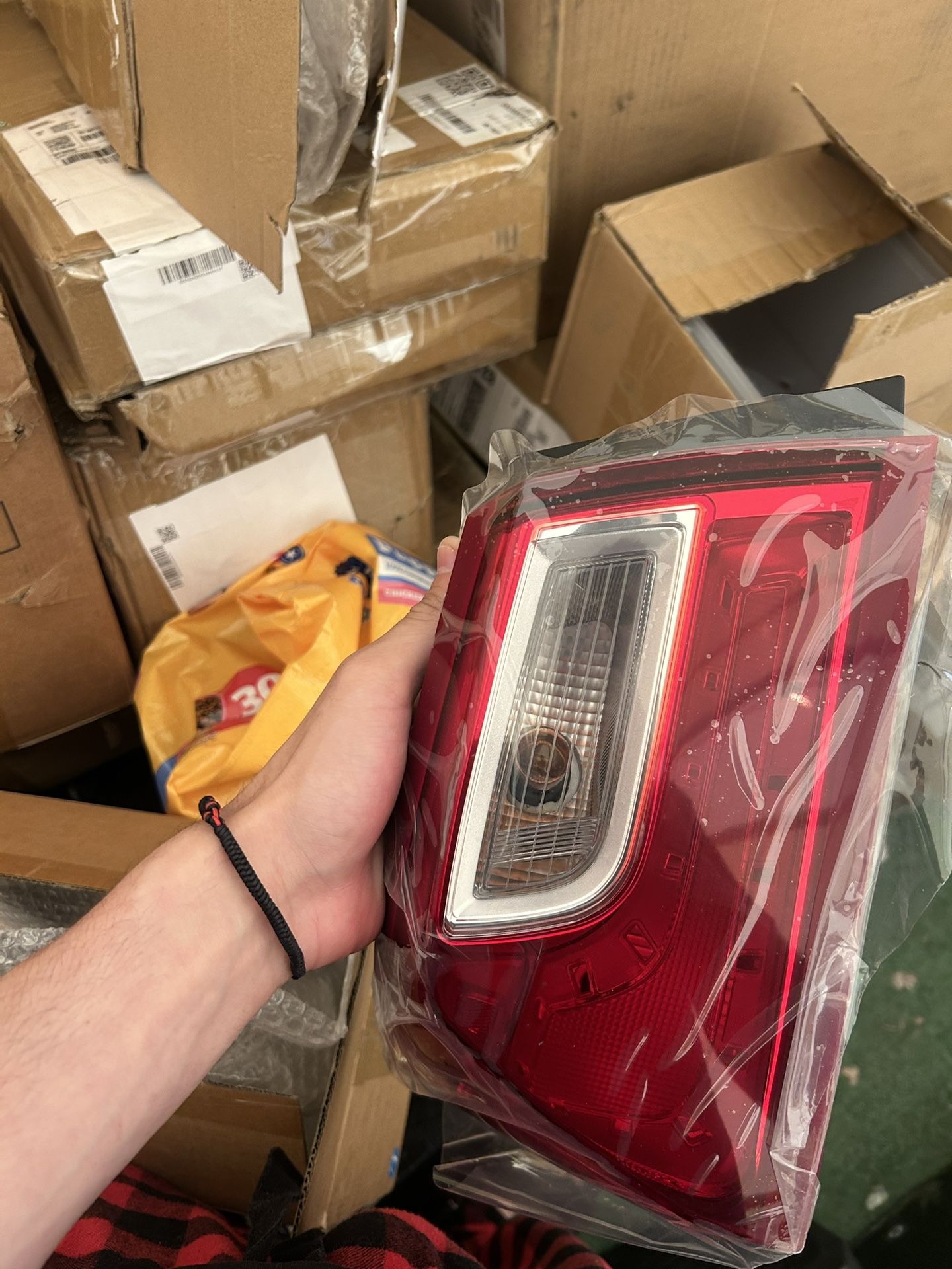 Tail Light Assembly with Chevy Malibu 2016-2018 Rear Taillight Outer Assemble