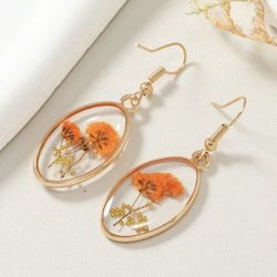Elegant Dried Flower, Metallic Bead & Gypsophila Embellished Oval Shaped Earrings