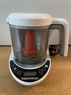 Baby Brezza Small Baby Food Maker – Cooker and Blender in One to Steam and Puree Baby Food - Make Organic Food for Infants and Toddler