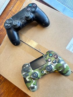 2 ps4 controllers, READ DESCRIPTION