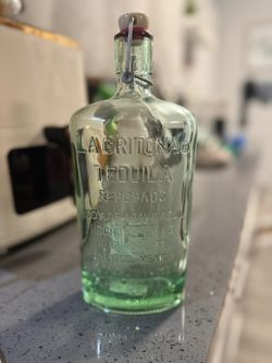 La Gritona Tequila Vase