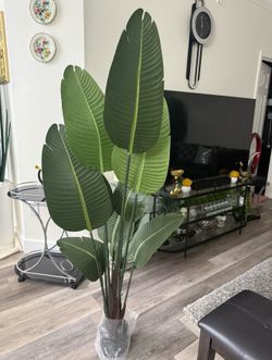 Pretty artificial plant 5 ft tall! Brand New