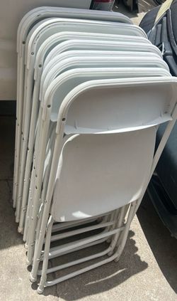 Sillas en venta $8 cada una