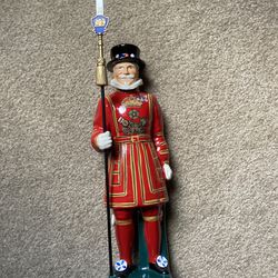 Vintage Yeoman Warner Beefeater Gin Decanter