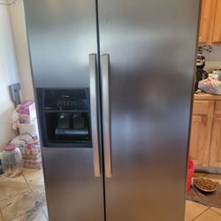 Whirlpool REFRIGERATOR 