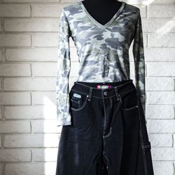 Black Empyre Tori Carpenter Skate Jeans Pants Size 4 & Camouflage Tresics Long Sleeve Shirt Size M