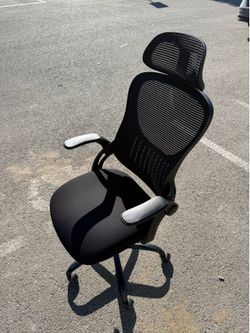 Black Ergonomic High Mesh Chair with armrest