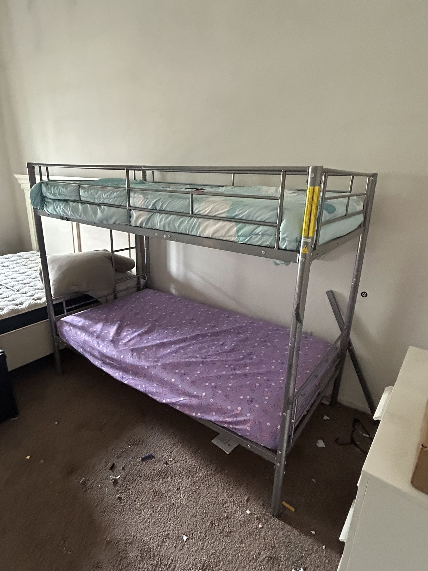 Está Litera. Con Colchones X $190