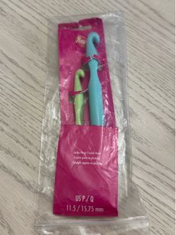 Boye Jumbo Plastic Crochet Hook Set-Sizes P16 & Q