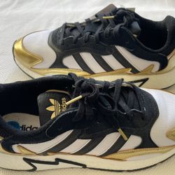 ADIDAS ( NEW) RUNNING SHOES ORIGINAL 