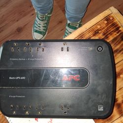 Battery Backup And Surge Protector 