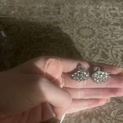 Crystal Swan 🦢 Women’s Earrings!!!! 
