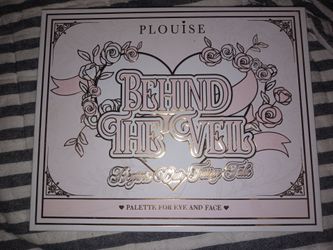 Plousie makeup pallet