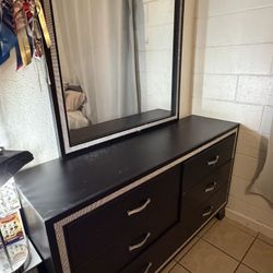 Queen size Bedroom Set