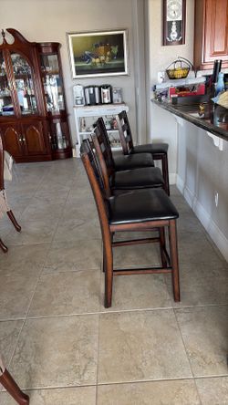 4 barstool chairs