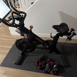 Peloton Bike W Mat/weights