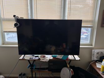 55 inch Roku TV W Remote