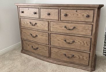 Stanley Furniture 9-Drawer Dresser