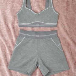 Alo Yoga Set – Heart Throb Bra XS + Shorts XS – Heather Grey/White