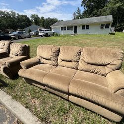 Recliner couch set 