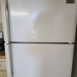 Frigidaire Refrigerator 