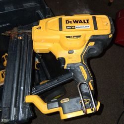 Dealt 20v Brushless 18ga Brad Nailer