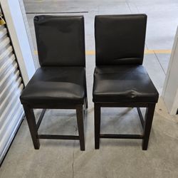  4 high-top table chairs or bar stool chairs