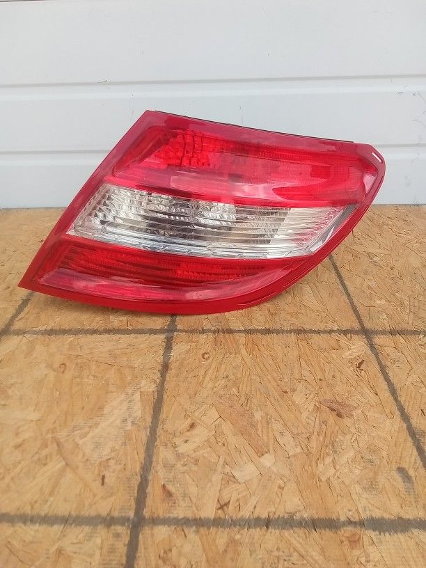 2008-2013 Mercedes C300 Taillight 